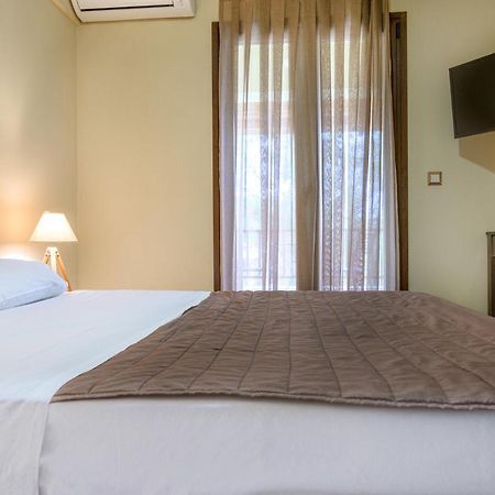 Tavani Villas Nea Roda Luaran gambar