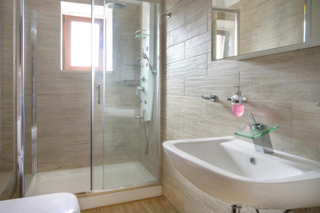 Tavani Villas Nea Roda Luaran gambar